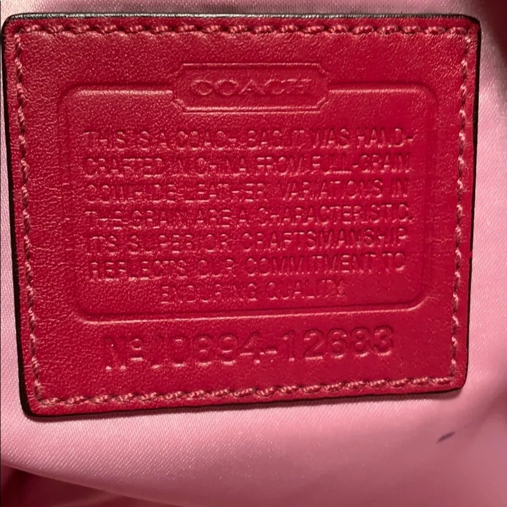 Coach leather shoulder bag w/3 charms amazing/rare